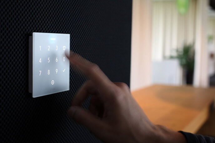 NFC Code Touch Tree Signalweiss
