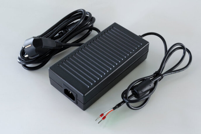 Steckernetzteil 24V, 6,25A Typ J