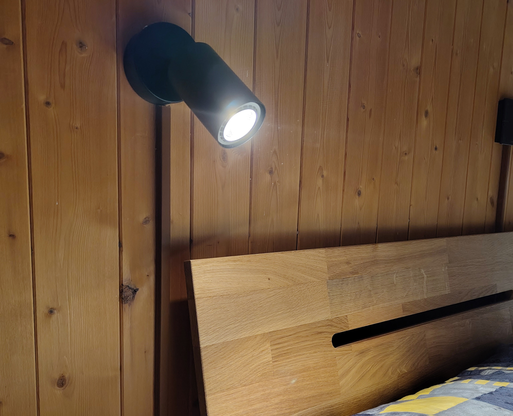 Smartes Bettlicht in einer Ferienwohnung